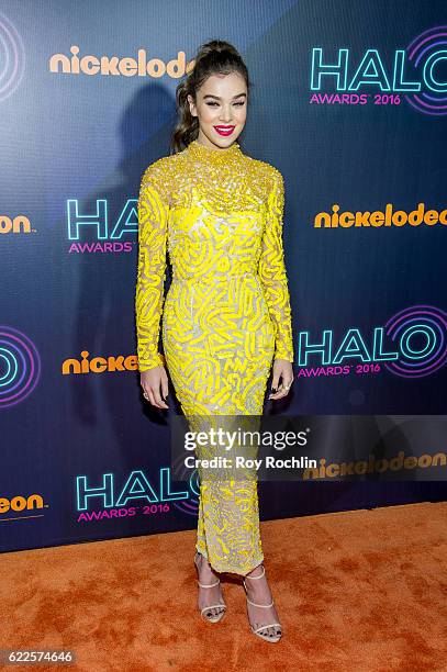 Actress Hailee Steinfeld attends the Nickelodeon Halo Awards 2016 at Pier 36 on November 11, 2016 in New York City.