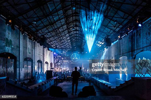 Tapz Singer 48 Tapz Stock Photos, High-Res Pictures, and Images - Getty Images