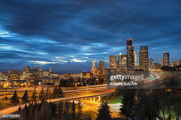 noche de otoño en seattle - fall in seattle fotografías e imágenes de stock