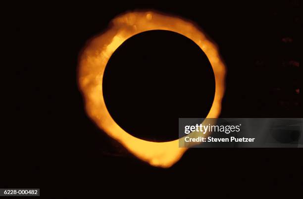 solar eclipse - eclipse solar fotografías e imágenes de stock