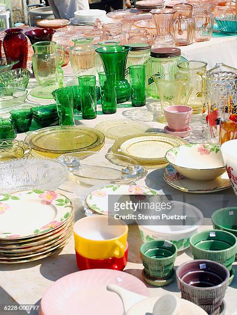 glassware for sale at flea market - flohmarkt stock-fotos und bilder