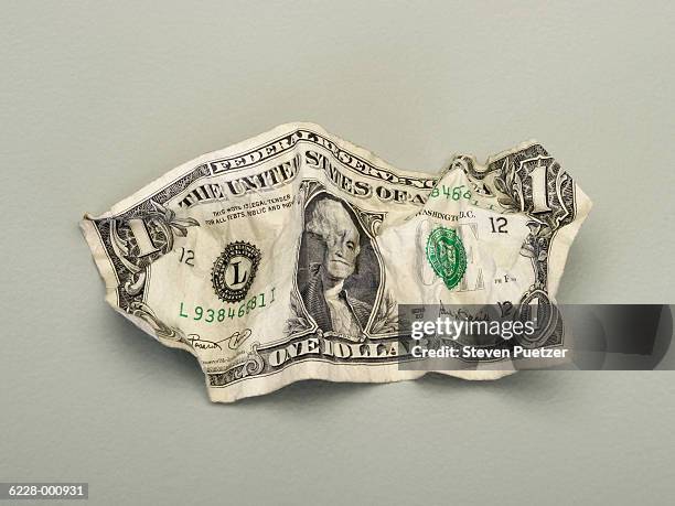 crumpled one dollar - amerikanische währung stock-fotos und bilder