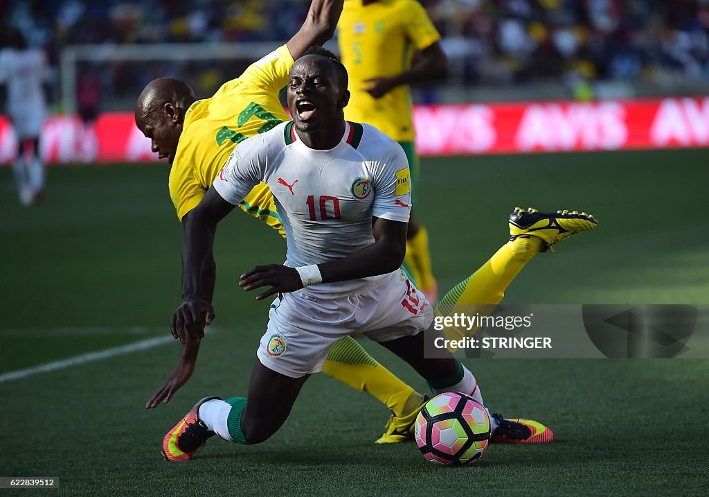 TOPSHOT-FBL-WC-2018-AFRICA-RSA-SEN