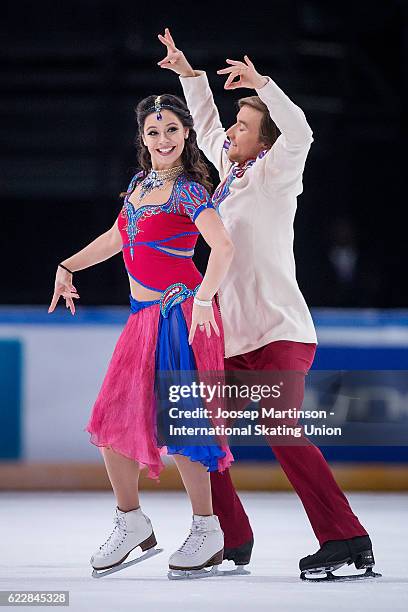 Elena Ilinykh and Ruslan Zhiganshin of Russia compete during Ice Dance Free Dance on day two of the Trophee de France ISU Grand Prix of Figure...