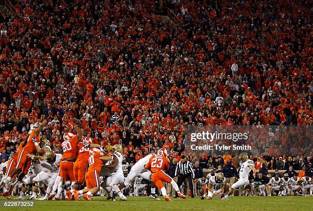 Chris Blewitt of the Pittsburgh Panthers kicks the game-winning field goal against the Clemson Tigers at Memorial Stadium on November 12, 2016 in...