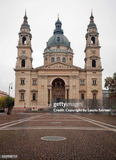 the st. stephen's basilica - basilica of st stephen budapest stock pictures, royalty-free photos & images