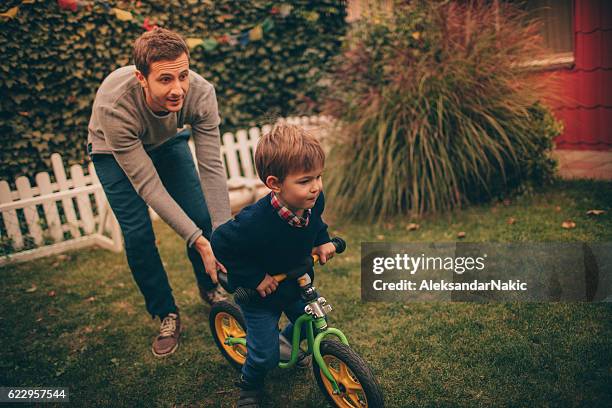 aprender a - montar un vehículo fotografías e imágenes de stock