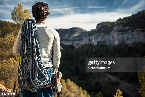 rock climbing - bergbeklimartikelen stockfoto's en -beelden