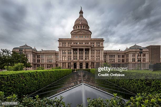 kapitol des staates texas in austin - texas state capitol stock-fotos und bilder