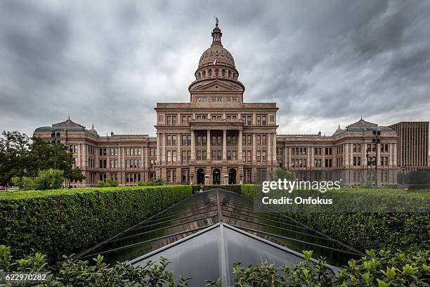texas state capitol building in austin - texas state capitol building stock pictures, royalty-free photos & images