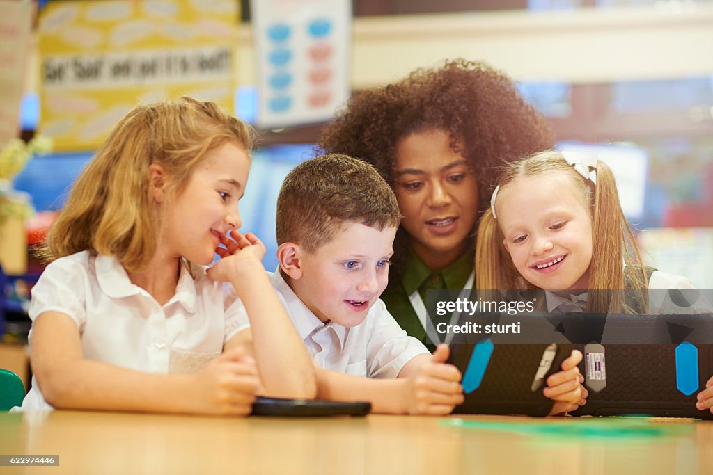 Teamwork In Schools Examples School Teamwork High-Res Stock Photo - Getty Images