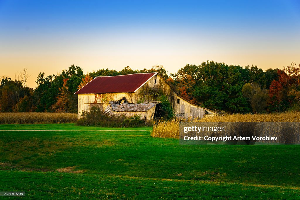 Barns In Ohio Old Barn In Rural Ohio In Autumn High-Res Stock Photo - Getty Images