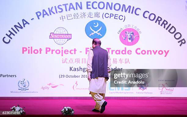 Pakistan's Prime Minister Nawaz Sharif arrives at the stage to speak at a ceremony in Gwadar port, some 700 kms west of Karachi on November 13, 2016....