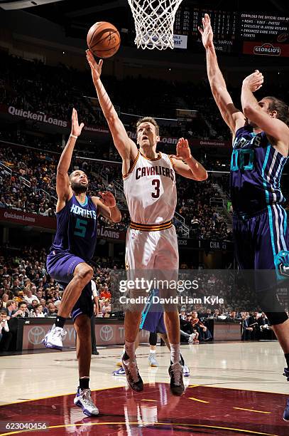 Mike Dunleavy of the Cleveland Cavaliers shoots a lay up during the game against the Charlotte Hornets on November 13, 2016 at Quicken Loans Arena in...