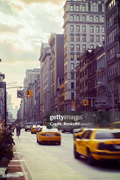 rush hour on 5th avenue in new york - black alley stock pictures, royalty-free photos & images