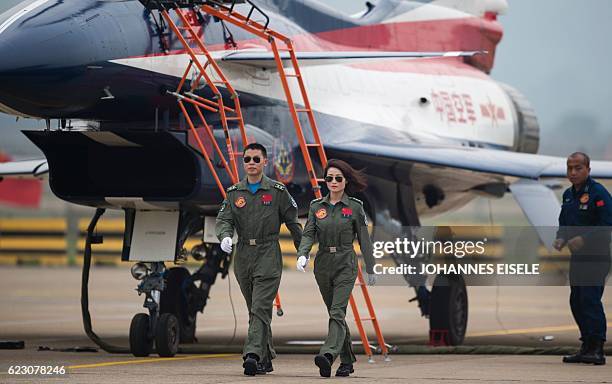 This picture taken on November 11, 2014 shows Chinese female J-10 fighter pilot Yu Xu leaving the plane after performing at the Airshow China in...