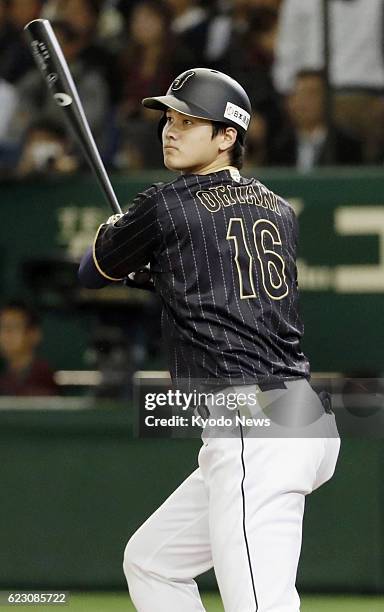 Shohei Otani belts a double in the first inning of Japan's 11-4 win over Mexico at Tokyo Dome on Nov. 11 in their second warm-up game for the 2017...