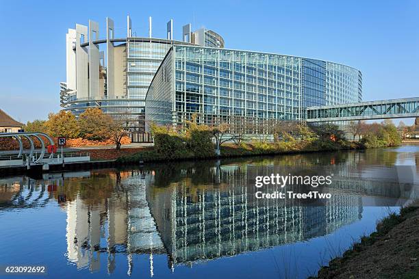 estrasburgo, alsacia: edificio del parlamento europeo (edificio louise weiss) - estrasburgo fotografías e imágenes de stock