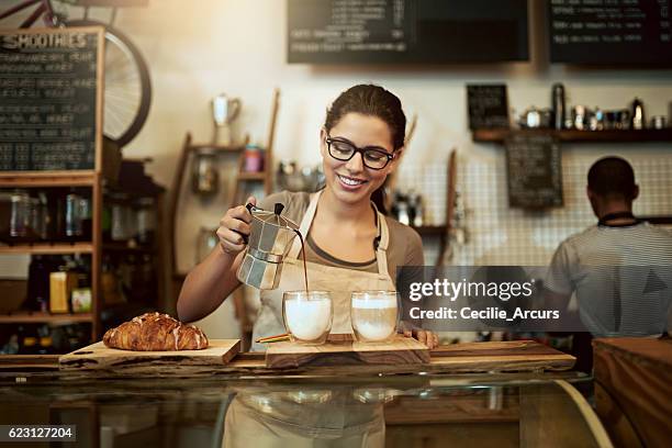 se non amate il caffè prima, sicuramente lo farete ora - barista foto e immagini stock