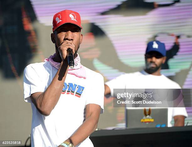 Left Brain Rapper Photos and Premium High Res Pictures - Getty Images