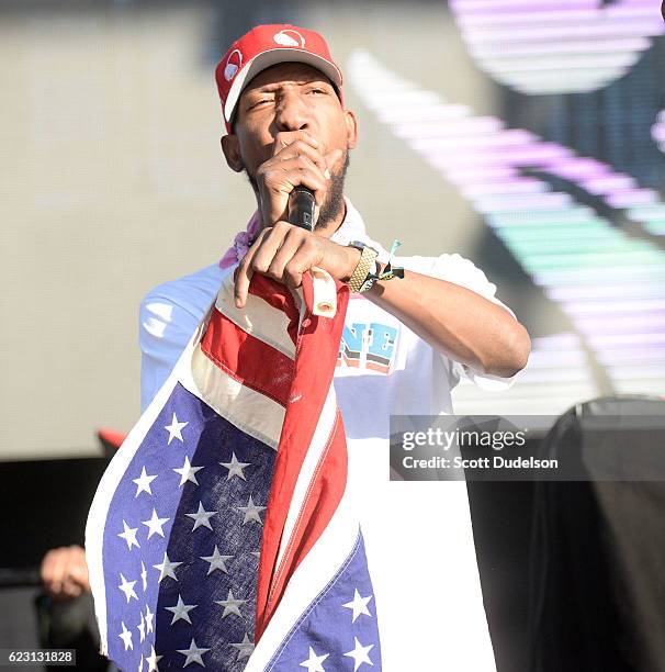 Left Brain Rapper Photos and Premium High Res Pictures - Getty Images