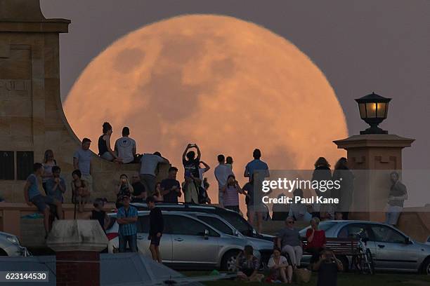 Crowds look on as the super moon rises behind the Fremantle War Memorial at Monument Hill on November 14, 2016 in Fremantle, Australia. A super moon...