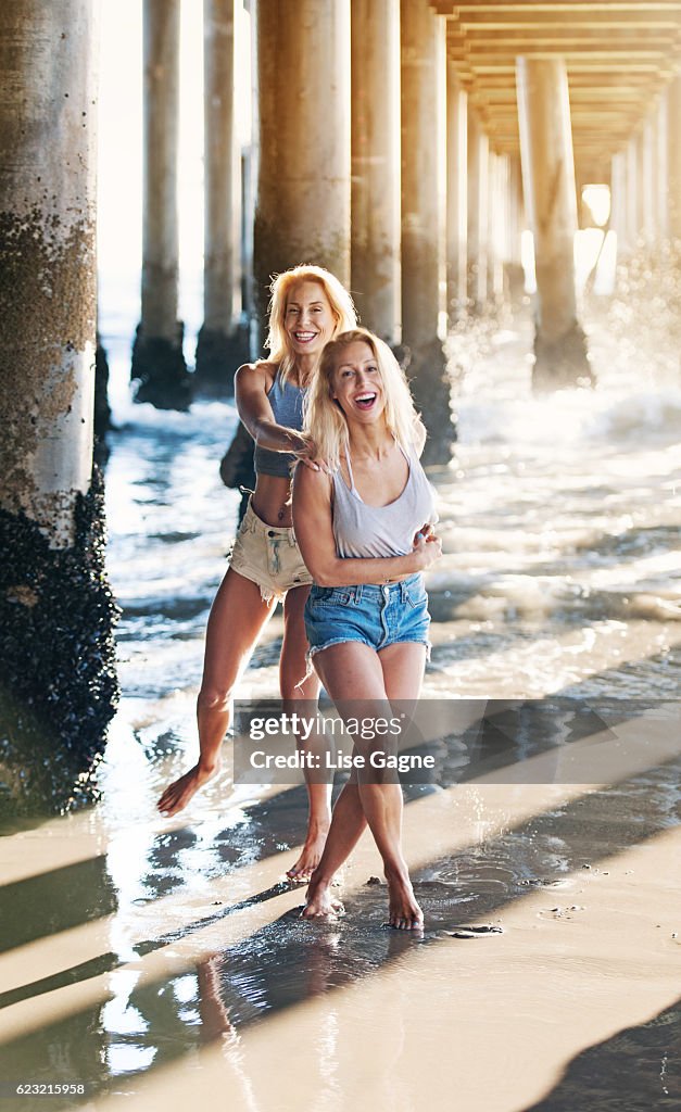 Fitness Twins under the pier