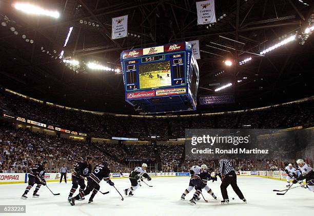 The Edmonton Oilers and the Dallas Stars play Game 5 of the Western Conference Playoff Quarterfinals at Reunion Arena in Dallas, Texas. The Dallas...