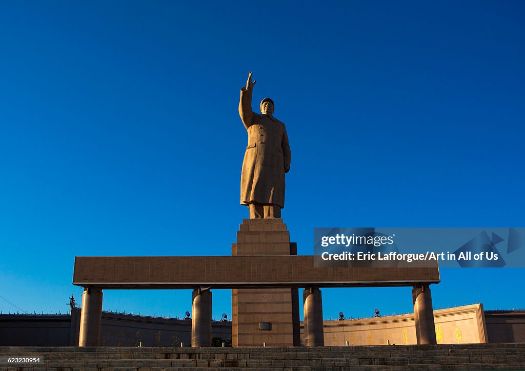 Statue of chairman Mao in center square in Kashgar, Xinjiang Uyghur Autonomous Region, China, Xinjiang Uyghur Autonomous Region, China...