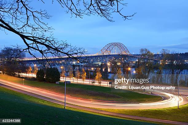 pattullo bridge night scene viewed from albert crescent park, new westminster - new westminster stock pictures, royalty-free photos & images