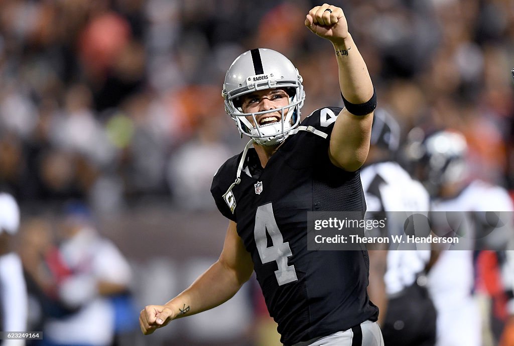 Denver Broncos v Oakland Raiders