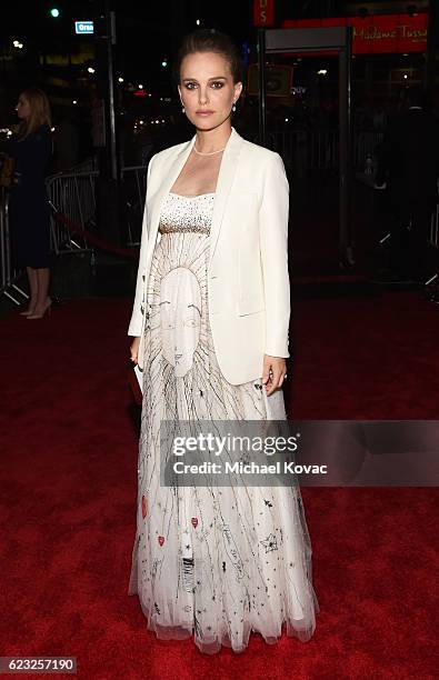 Actress Natalie Portman attends the premiere of 'Jackie' at AFI Fest 2016, presented by Audi at The Chinese Theatre on November 14, 2016 in...