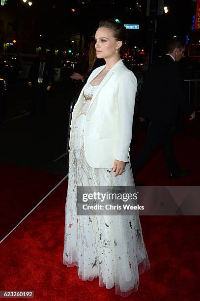 Actress Natalie Portman attends the premiere of 'Jackie' at AFI Fest 2016, presented by Audi at The Chinese Theatre on November 14, 2016 in...