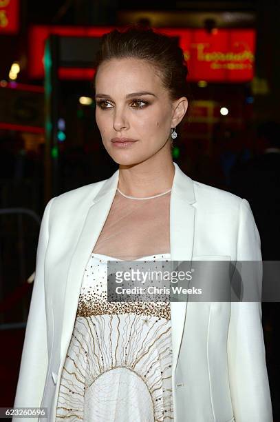 Actress Natalie Portman attends the premiere of 'Jackie' at AFI Fest 2016, presented by Audi at The Chinese Theatre on November 14, 2016 in...