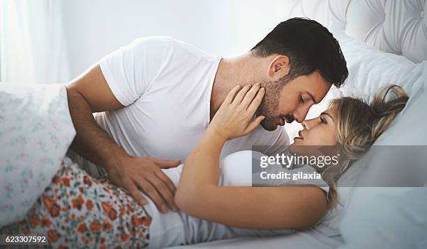 Couples Making Passionate Love Imagens E Fotografias De Stock Getty couples-making-passionate-love-imagens-e-fotografias-de-stock-getty