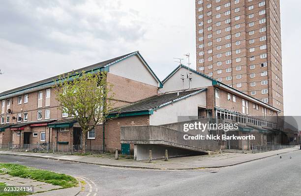 social housing - blackpool photos et images de collection