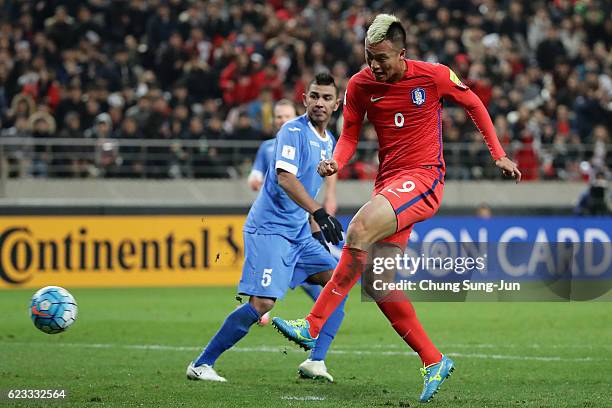 Kim Shin Wook of South Korea in action during the 2018 FIFA World Cup qualifying match between South Korea and Uzbekistan at Seoul World Cup Stadium...