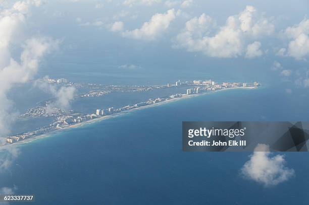 cancun from air - yucatan peninsula - fotografias e filmes do acervo