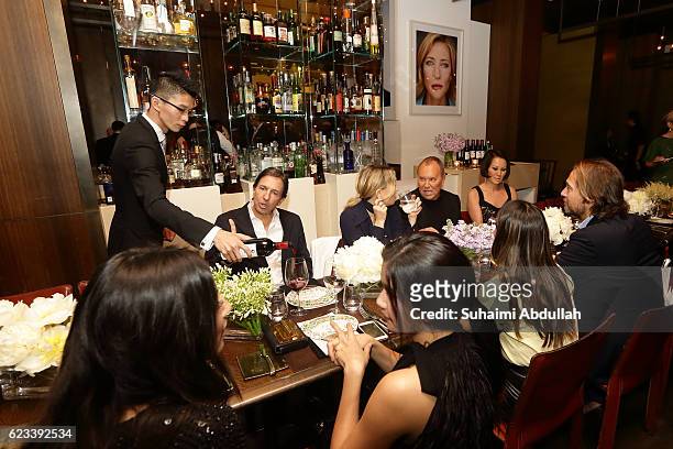 Of Michael Kors, John Idol , American actress, Kate Hudson and American designer, Michael Kors and Alina Cho attend the Michael Kors Mandarin Gallery...