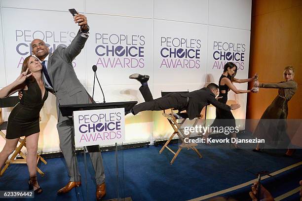 Actors Molly Shannon and Boris Kodjoe pose for a selfie as Wilmer Valderrama, Jordana Brewster and Piper Perabo hold the People's Choice Award during...