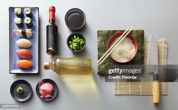comida asiática: naturaleza muerta de ingredientes de sushi - comida japonesa fotografías e imágenes de stock