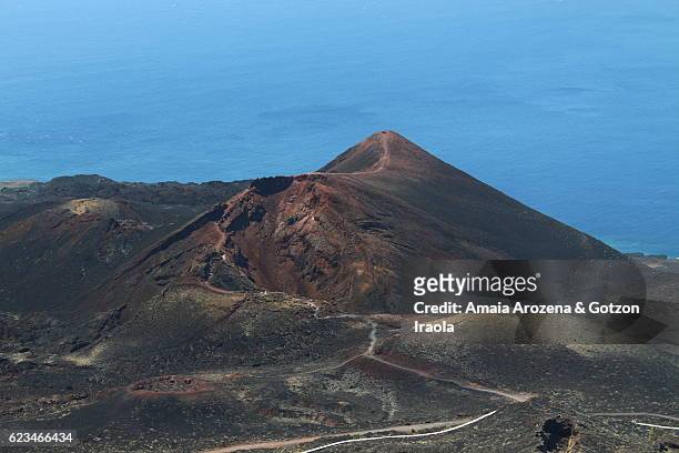 teneguia volcano in la palma island, canary islands - la palma islas canarias fotografías e imágenes de stock