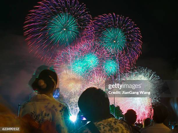 73点の花火 浴衣のストックフォト Getty Images 73点の花火 浴衣のストックフォト Getty Images
