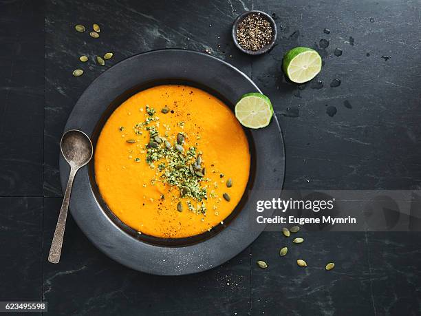 pumpkin soup with coconut and seeds - pumpkin soup stock-fotos und bilder