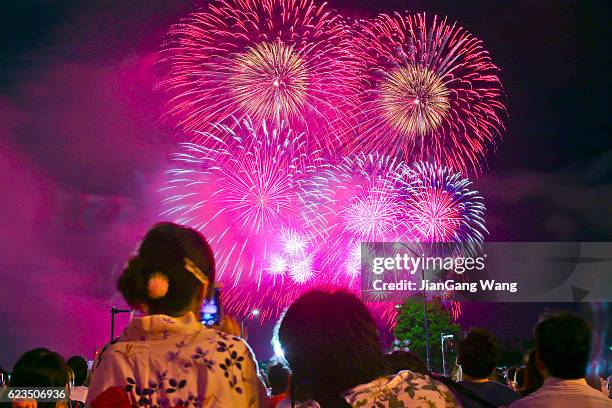 73点の花火 浴衣のストックフォト Getty Images 73点の花火 浴衣のストックフォト Getty Images