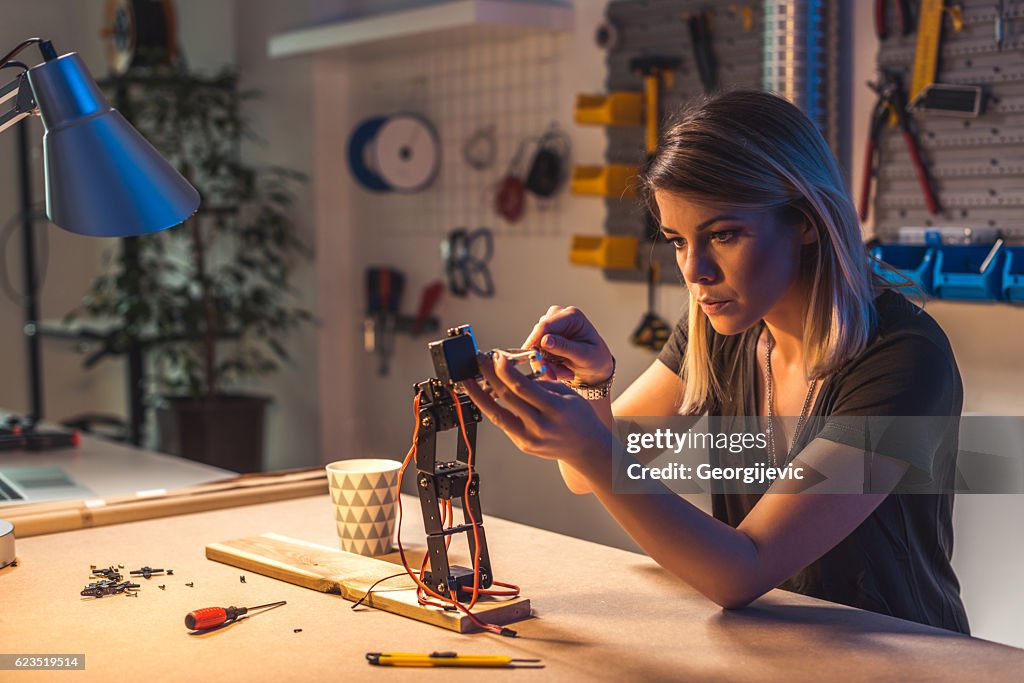Robot Fixing Computer Fixing Robot