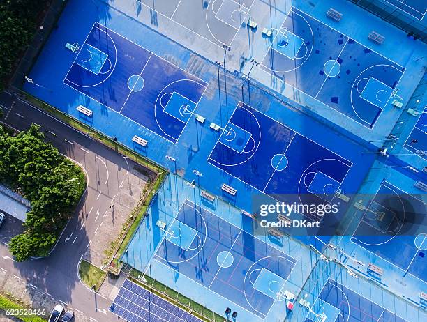 sportschule - tennis court top view stock-fotos und bilder