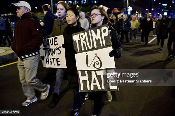 anti-trump-protest nach us-wahlen in philadelphia, pa - anti trump stock-fotos und bilder