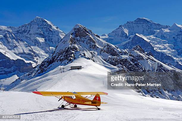 plane at männlichen, bernese alps - mannlichen foto e immagini stock