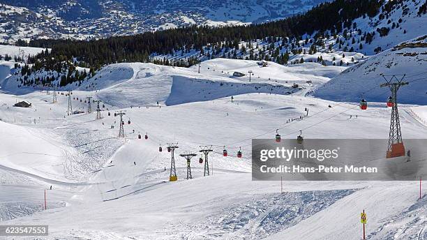 männlichen cable car, grindelwald, bernese alps - mannlichen stock pictures, royalty-free photos & images